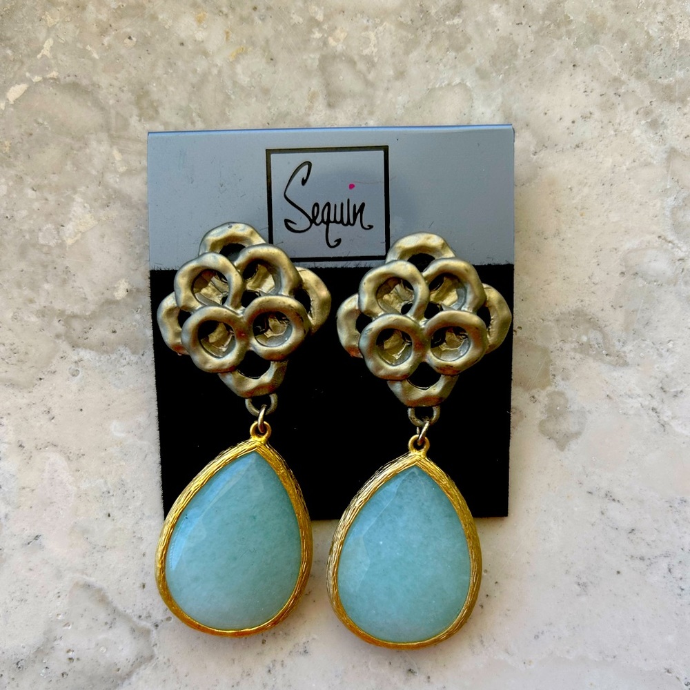 Turquoise stone earrings with gold clip detail ✨